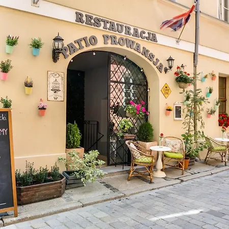 Kolegiacki Szálloda