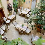 Ξενοδοχείο Kolegiacki 4*