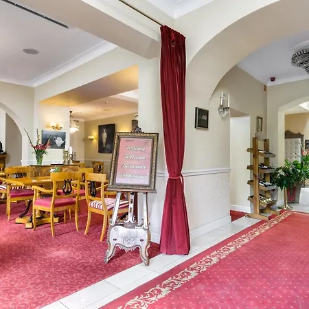 Kolegiacki 4* بوزنان