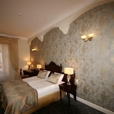 Kolegiacki Hotel