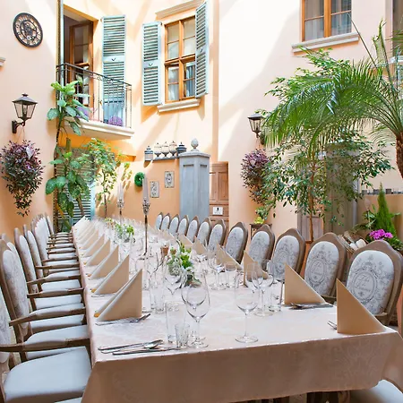 Kolegiacki فندق بوزنان