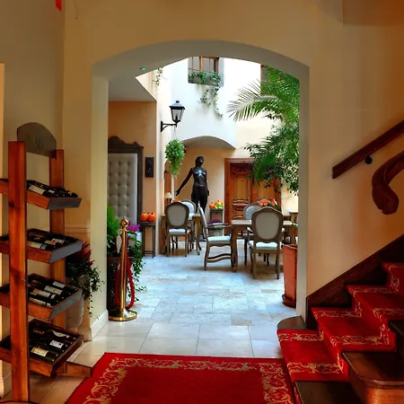 Kolegiacki فندق بوزنان