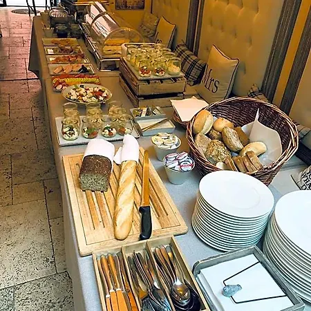 Otel Kolegiacki 4*