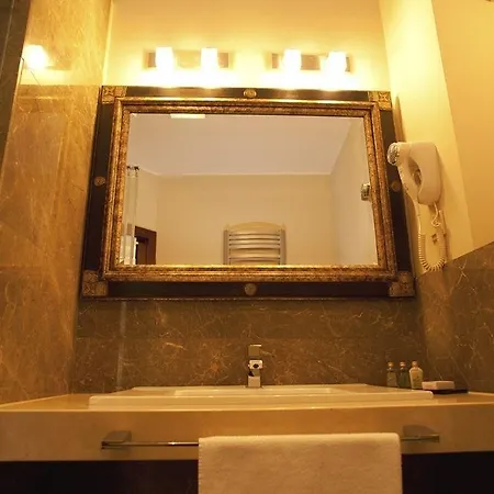 Kolegiacki 4* Poznań