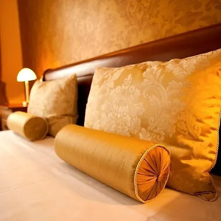 Kolegiacki Hotell