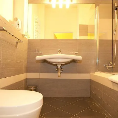 Kolegiacki Hotell 4*