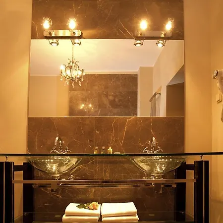 Hotell Kolegiacki 4*