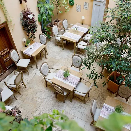 Hotell Kolegiacki 4*