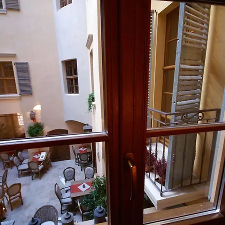 Hotell Kolegiacki 4*