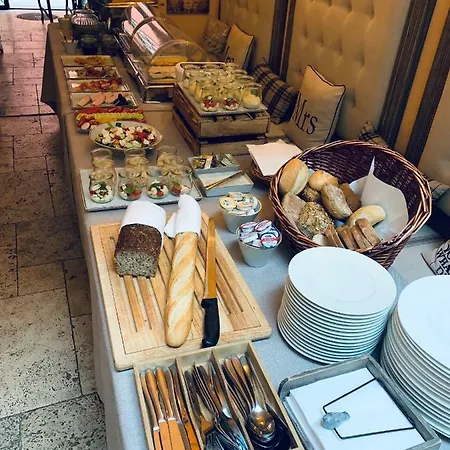 Kolegiacki Hotell Poznań